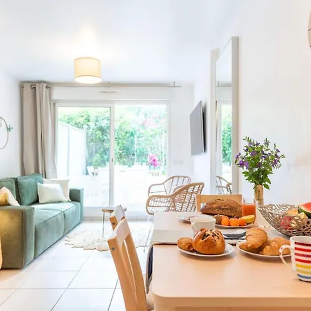 Le Regimbaud - Ideal Famille - Amis - Pro - Terrasse - Calme - Lumineux - Wifi - Jardin - A 2km - Proche Centre Ville, Gare, Commerces - Parking Prive & Gratuit *