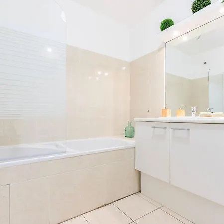 Appartamento Le Regimbaud - Ideal Pro&groupe - Parking Privé&gratuit - Terrasse - Calme - Lumineux - Wifi - Terrasse - Jardin - à 2km - Proche Centre Ville, Gare, Commerces I Bao Location Tolone